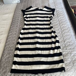 Banana republic womens stretch cap sleeve striped dress size 2tall gently worn